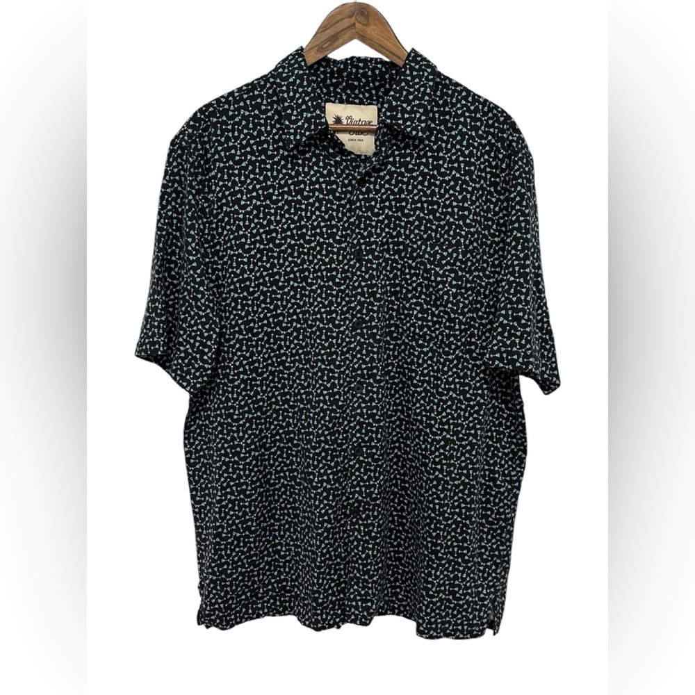 Vintage Silk Circa 1969 Men’s 100% Silk Button Down Size XXL Cocktail Print